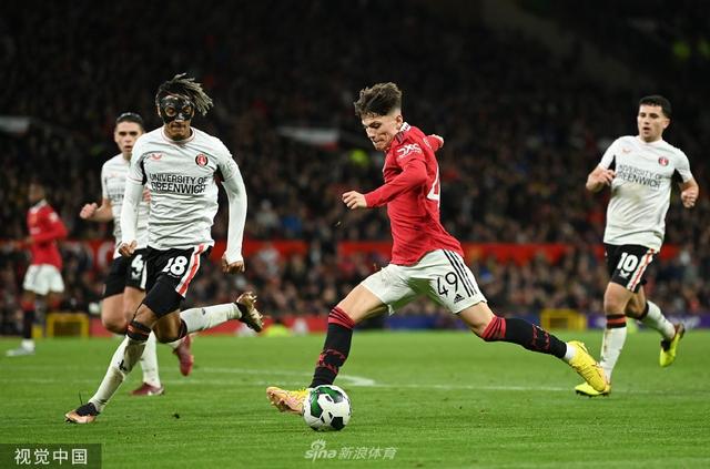 女网最新战报，2-0：世界第1创历史，22胜第1人，距冠军一步之遥.